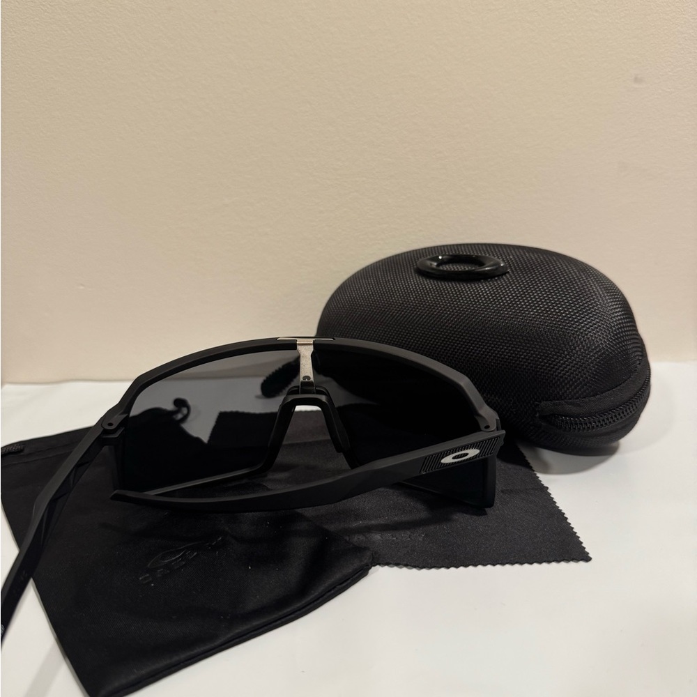 COPY - Oakley Black Sunglasses with Case - Picture 3 of 3